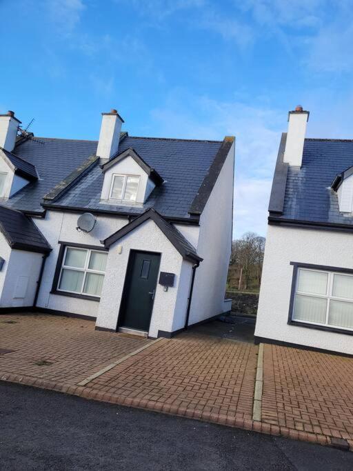 Cottage By The Sea Greencastle غرينكاسيل المظهر الخارجي الصورة